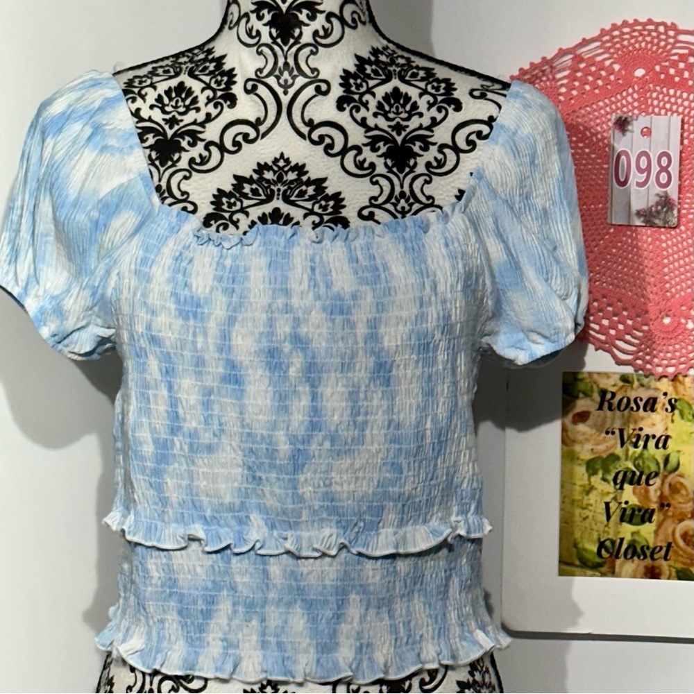 NWT Lush Blue & White Swirl Crop Smocked Top XL - Picture 2 of 7